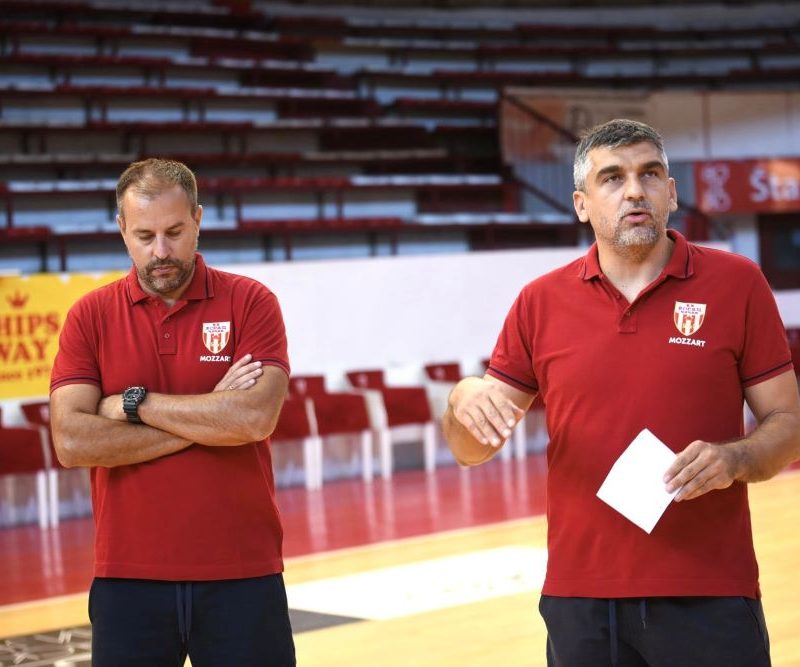 Saša Ocokoljić selektor U18 reprezentacije Srbije, Miloš Pejanović uz njega u stručnom štabu